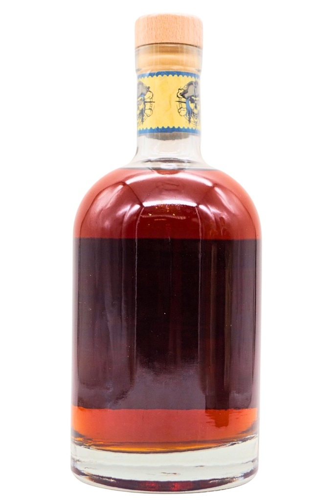 t-sonthi_panama-rum_1.jpg
