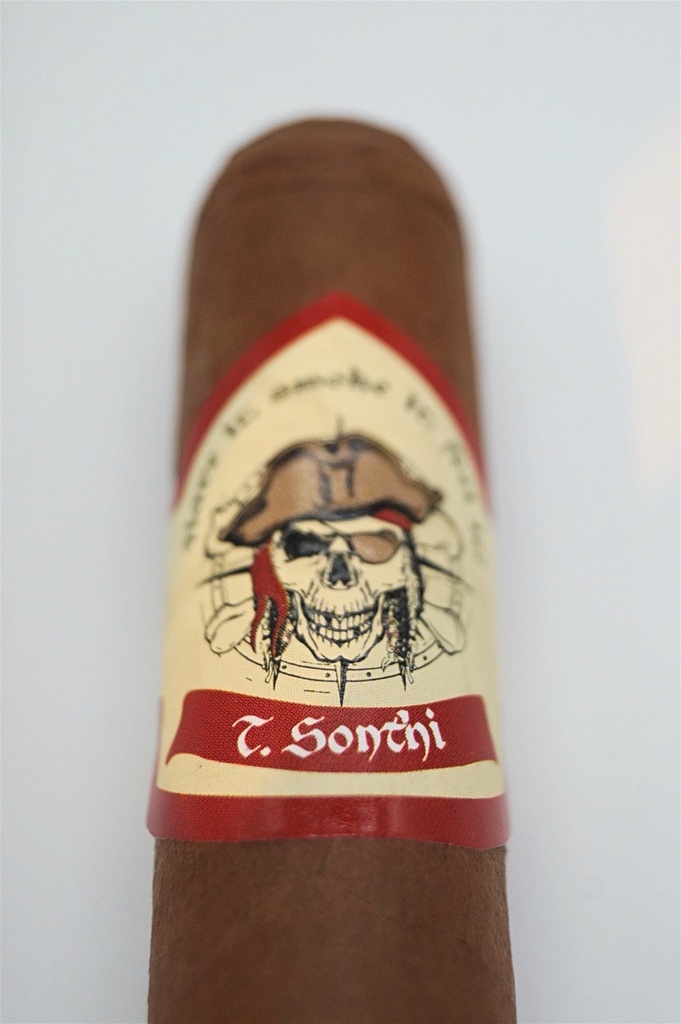 t-sonthi_anne-bonny-claro-robusto_1.jpg