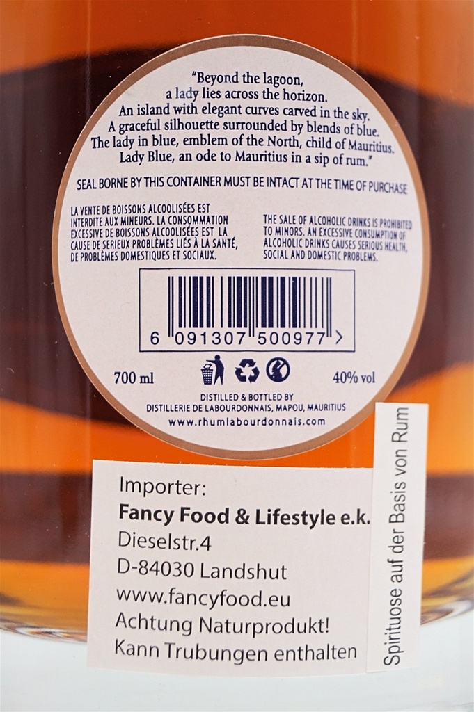 labourdonnais_lady-blue-rum_4.jpg