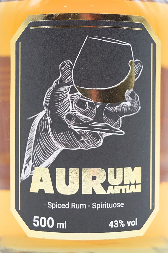 raetiae_aurum-spiced-rum_2.jpg